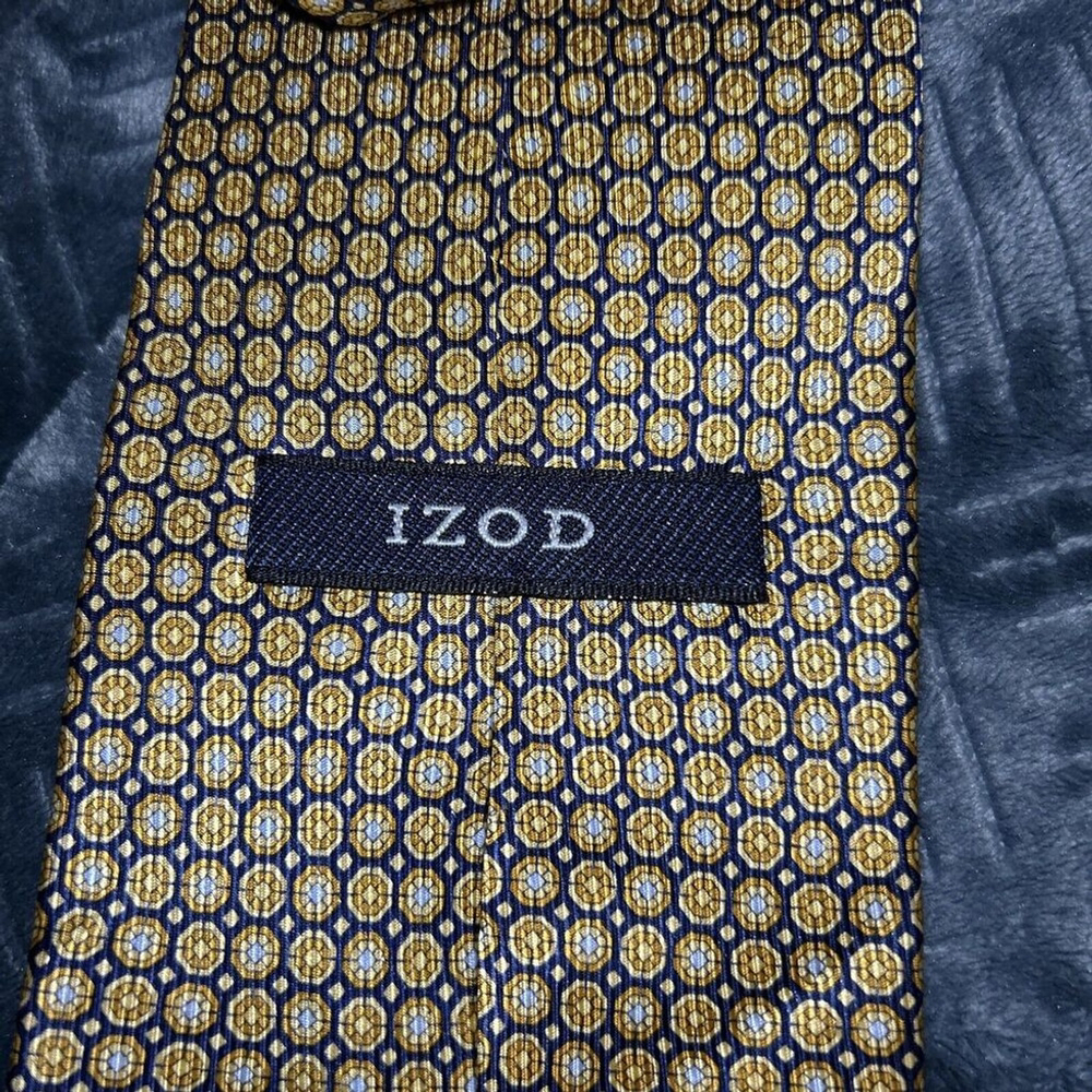 IZOD Gold Geometric Silk Tie - Picture 4 of 6